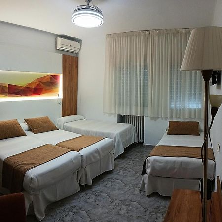 Hostal Real Plasencia Bagian luar foto