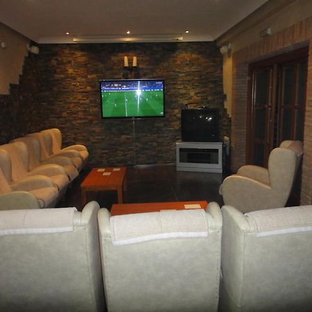 Hostal Real Plasencia Bagian luar foto