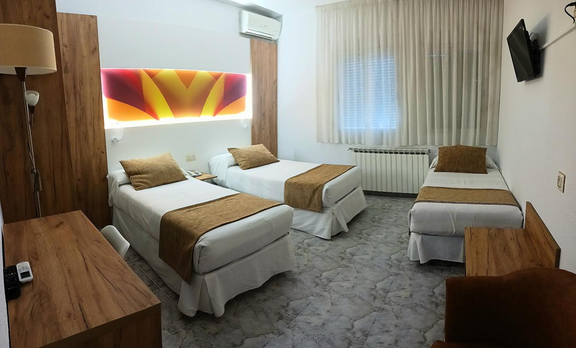 Hostal Real Plasencia Bagian luar foto