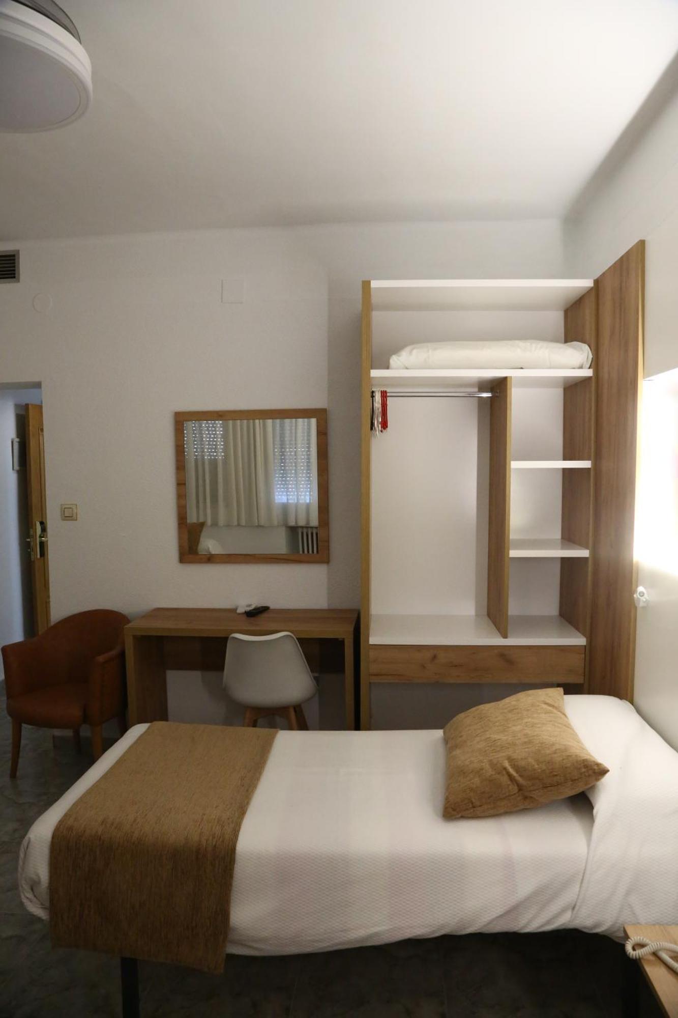 Hostal Real Plasencia Bagian luar foto