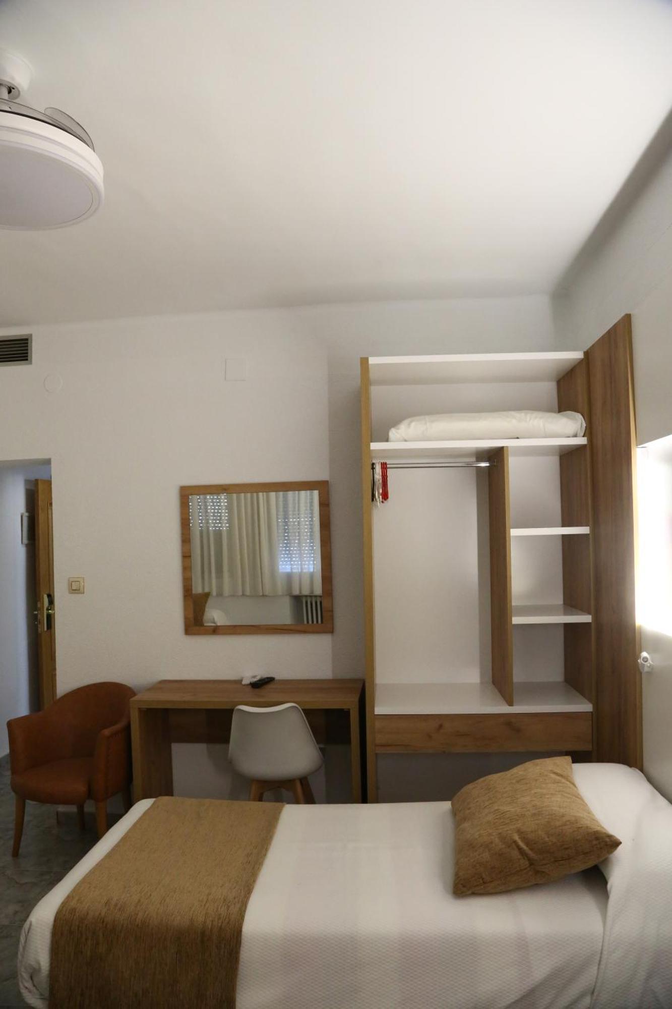 Hostal Real Plasencia Bagian luar foto