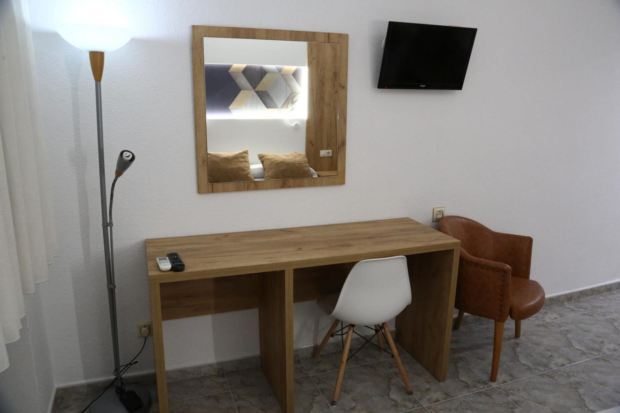 Hostal Real Plasencia Bagian luar foto